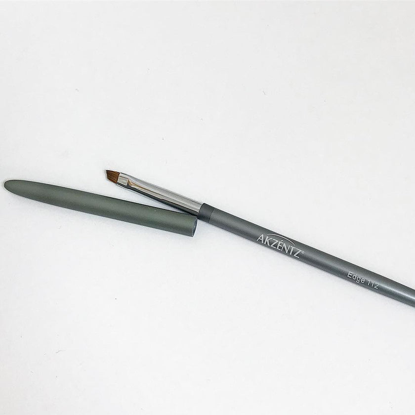 Akzentz #112 Angled Kolinksy Brush